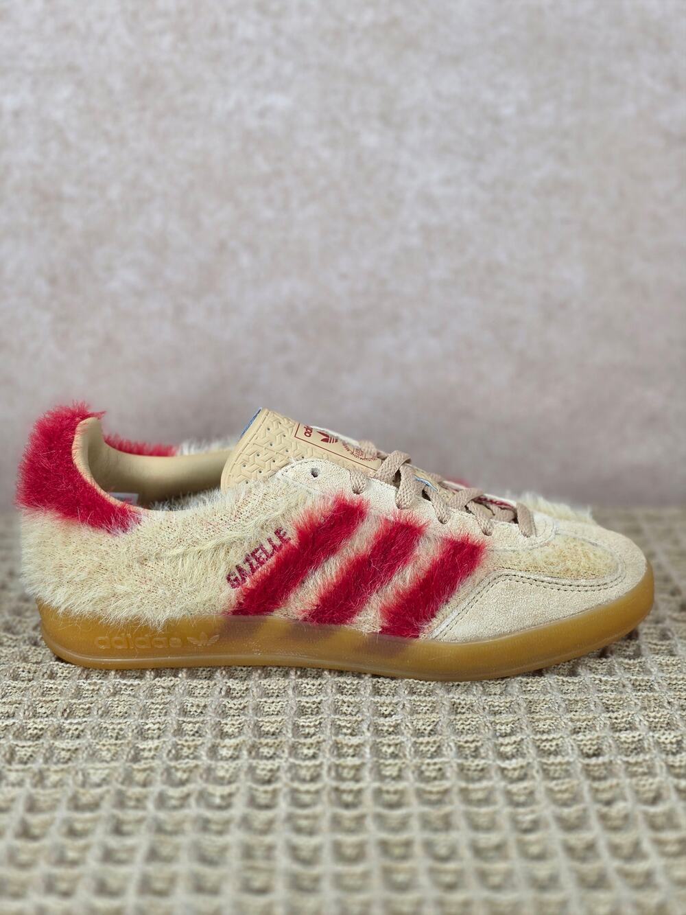 Adidas Gazelle Indoor W JP8341 Women’s 6.5 Beige Red Fuzzy Suede Gum – Brand New
